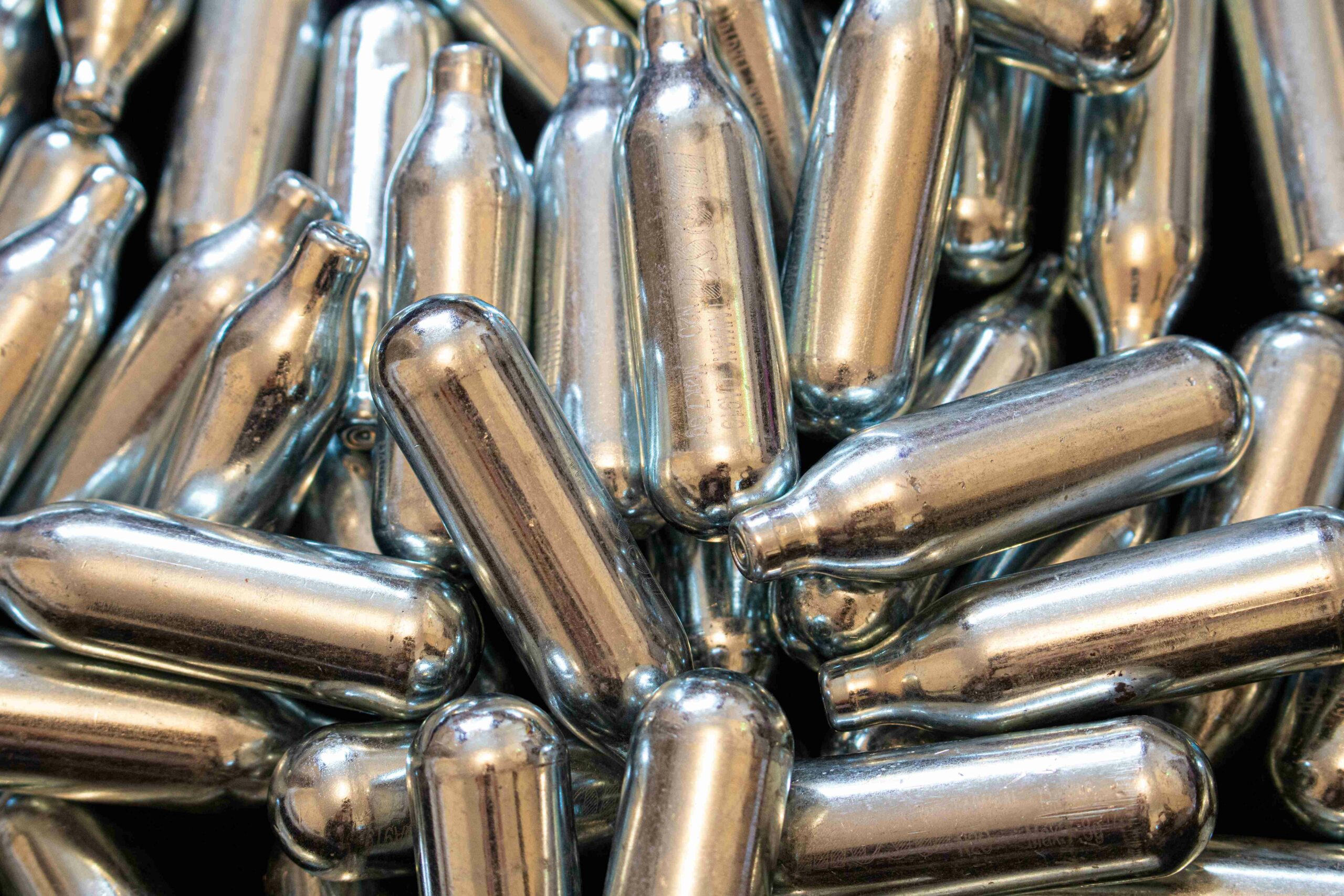 Le protoxyde d’azote, un gaz psychoactif à l’usage détourné par les jeunes, attention danger !