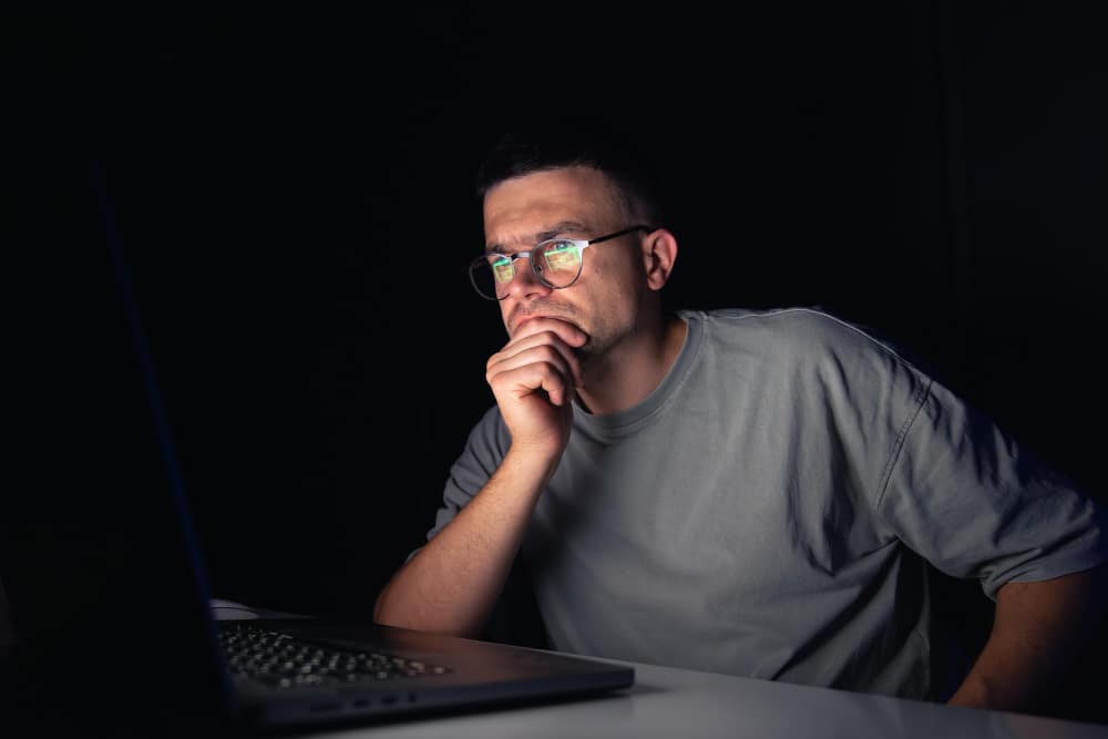 Vous n’êtes pas investi au travail, vous y êtes accro