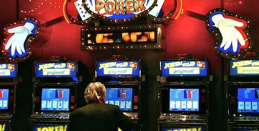JEUX DE HASARD ET D’ARGENT / La Cour des comptes veut réviser la loi
