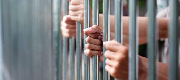 DROGUES / Une revue de littérature sur les usages d’opioïdes en prison : le royaume du sniff de buprénorphine