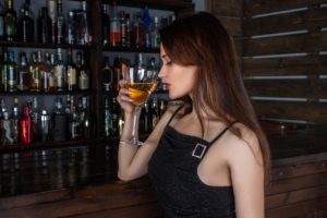 Des femmes en lutte contre leur dépendance à l’alcool, “un ennemi quand même assez coriace…