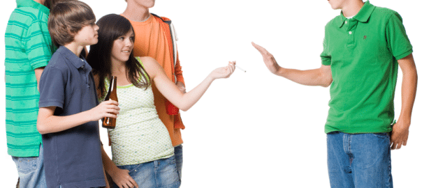 Apprendre à résister à l’influence des pairs : un moyen de diminuer ses consommations ?