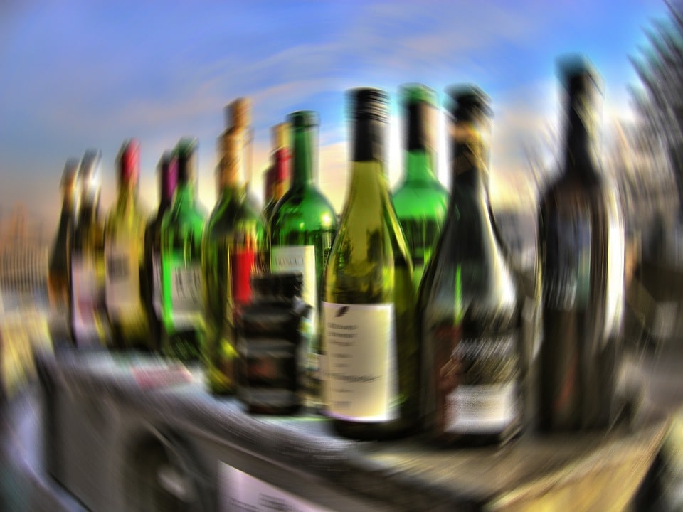 Addiction Alcool - Hyper-alcoolisations rapides des adolescents et jeunes adultes : symptôme psychopathologique ou phénomène de société ?