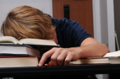 Addiction Tabac - Caféine, nicotine et autres stimulants :  quel impact sur le sommeil des jeunes adultes ?