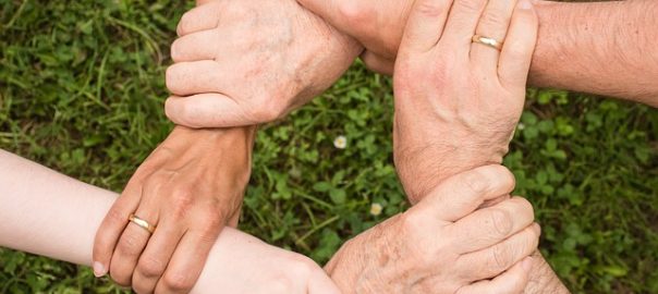 La place des parents dans la thérapie familiale des enfants et adolescents souffrant de troubles du comportement alimentaire : un équilibre difficile à trouver