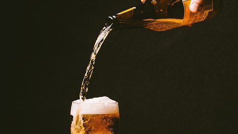 Des députés veulent autoriser la vente d’alcool dans les stades (Le Parisien)