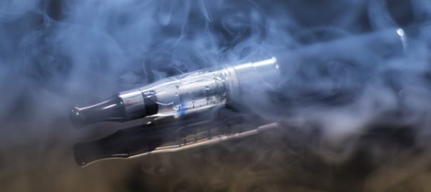 La cigarette électronique pourrait-elle être prescrite par les médecins français ?