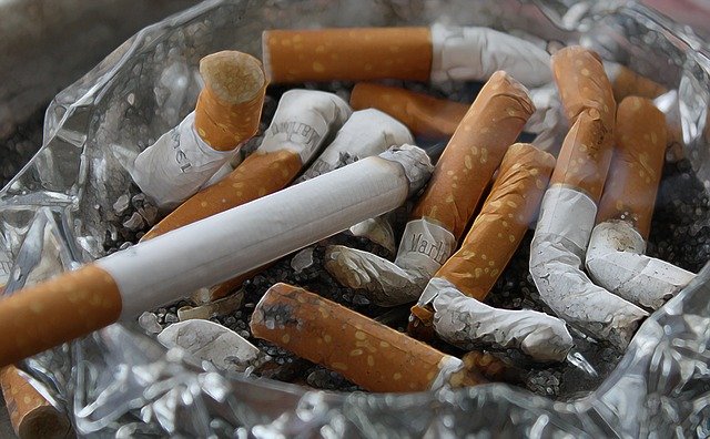 Pourquoi ne fumer qu'en soirée pour arrêter est une fausse bonne idée -  Addict Aide - Le village des addictions