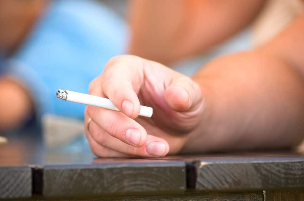 Vers interdiction cigarette terrasses bars restaurants