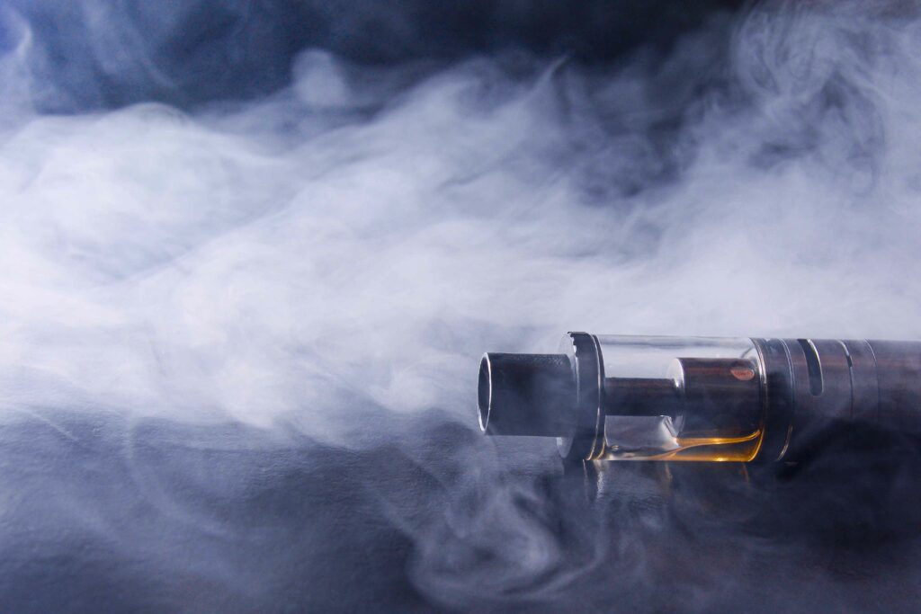 Cigarettes électroniques le Comité national contre le tabagisme alerte sur les dangers de la métanine un dérivé de la nicotine