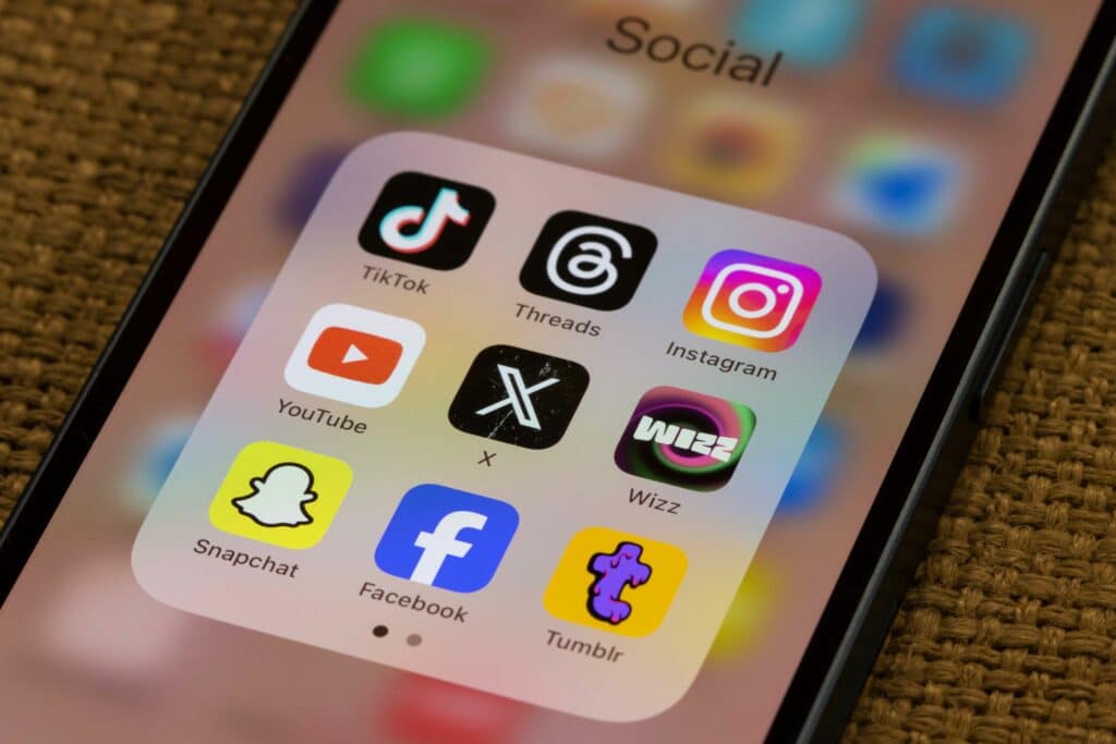L'addiction aux réseaux sociaux risque de coûter jusqu'à trois points de PIB d'ici 2060 selon une étude du trésor Français