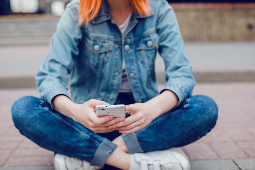 Santé mentale des adolescents les réseaux sociaux amplifient les troubles observés hors ligne en particulier chez les filles