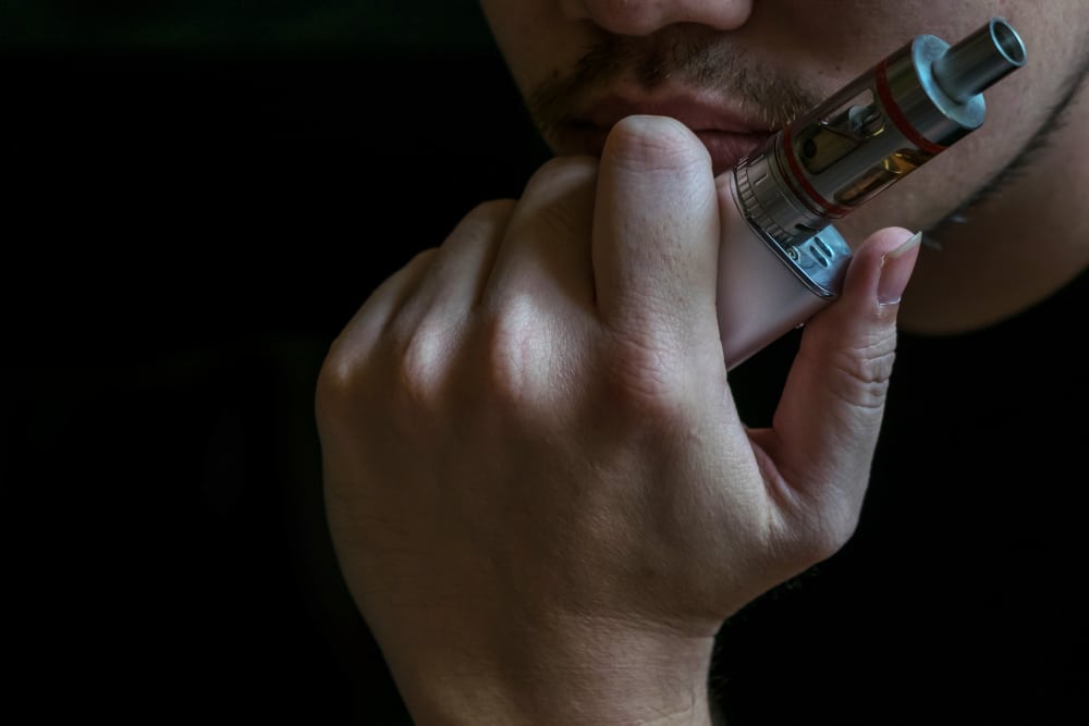 Utilisation continue de la cigarette électronique après l'arrêt du tabac et rechute