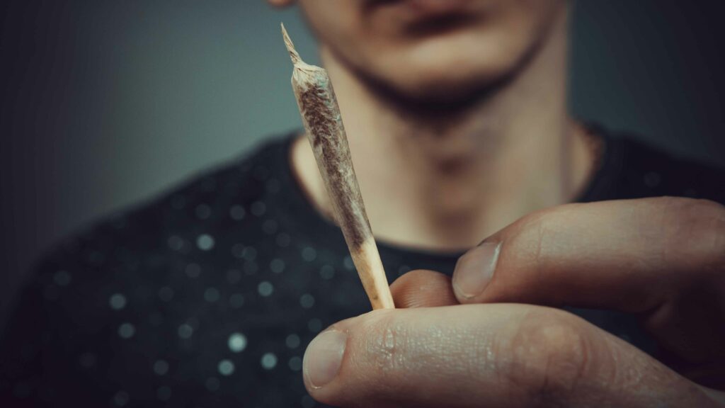 Dès 14 ans le cannabis est associé à un décrochage cognitif chez les ados révèle une étude sur 11 000 jeunes