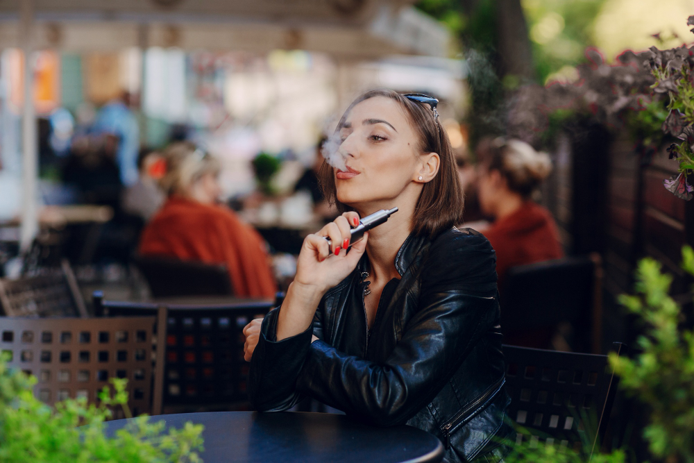 Le vapotage croît chez les lycéens notamment chez les filles