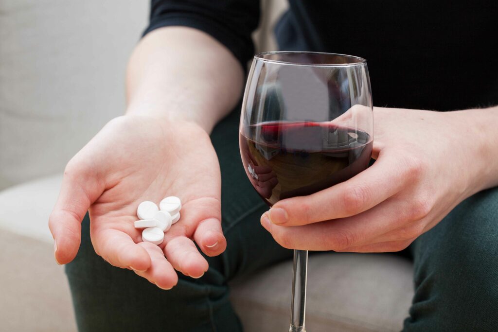 Pourquoi est-il déconseillé de boire de l'alcool quand on prend des médicaments