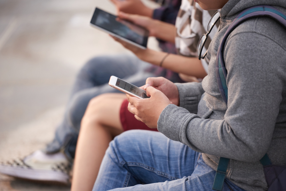 Usages numériques et santé de l'enfant de l'adolescent et du jeune adulte enjeux métrologiques mécanismes physiopathologiques et enjeux de prévention