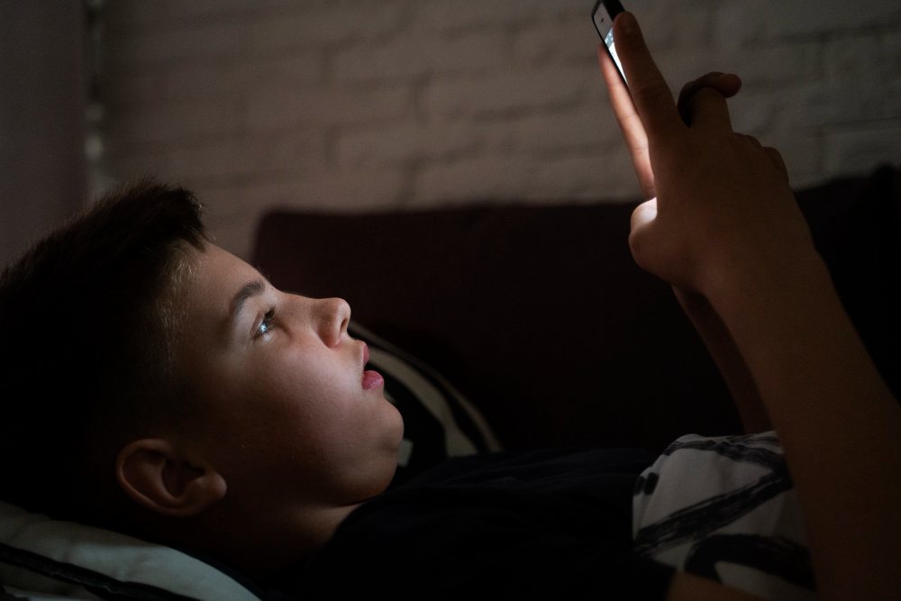 Réseaux sociaux c'est quoi ce couvre-feu pour adolescents décidé au Royaume-Uni