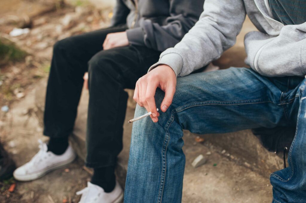 Les adolescents tentent moins souvent d'arrêter cannabis que le tabac une moindre perception des risques
